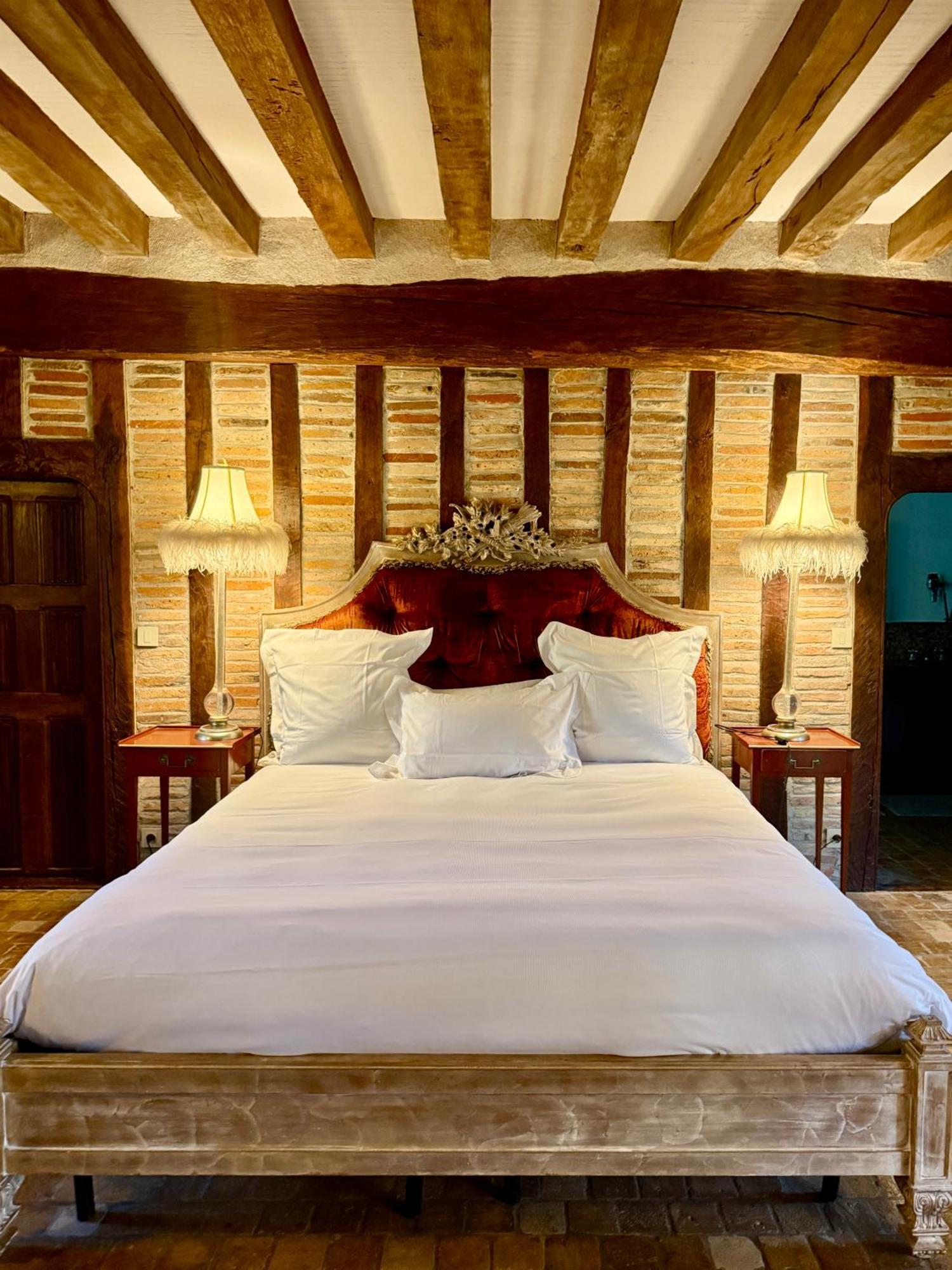 Demeure Des Vieux Bains Bed & Breakfast