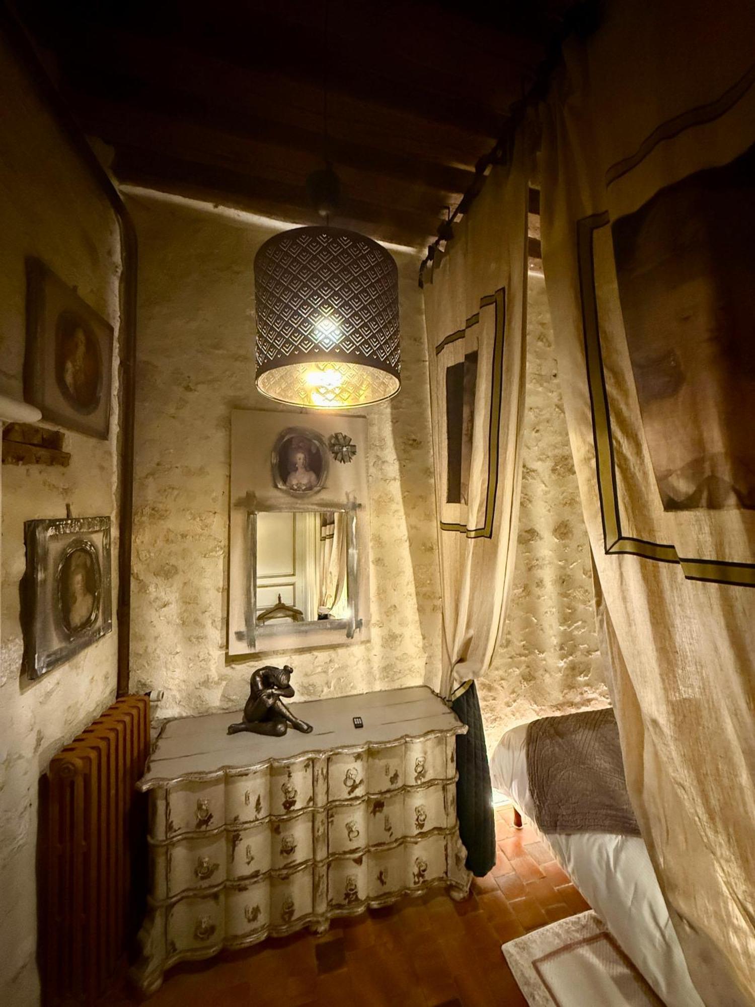Demeure Des Vieux Bains Bed & Breakfast *